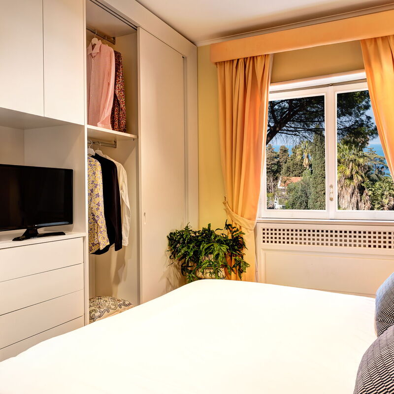 El Royale Suites Sorrento - Gold