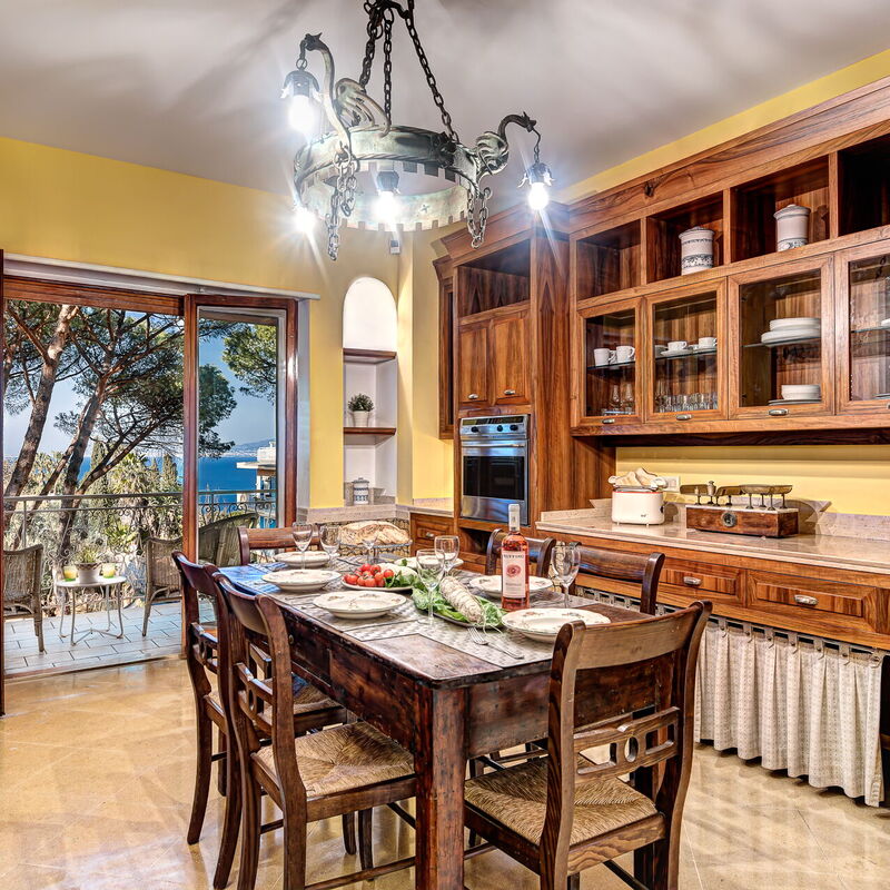 El Royale Suites Sorrento - Gold