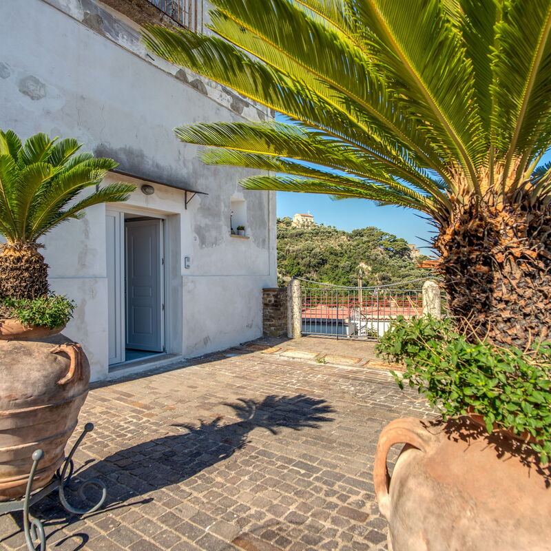 Emerald Flat – Quaint Studio, Sea Views