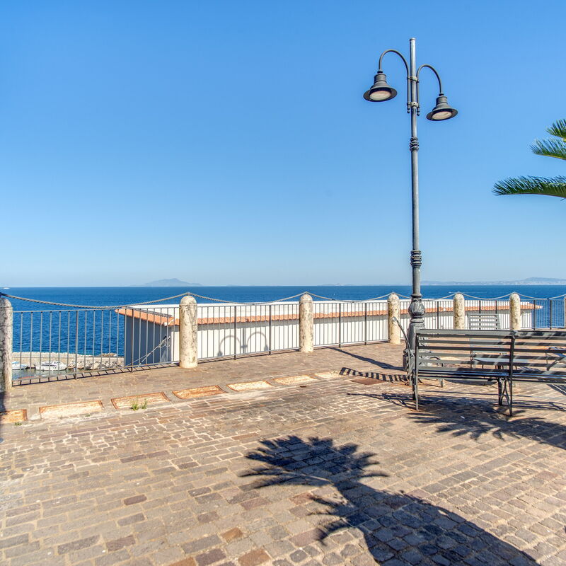 Emerald Flat – Quaint Studio, Sea Views