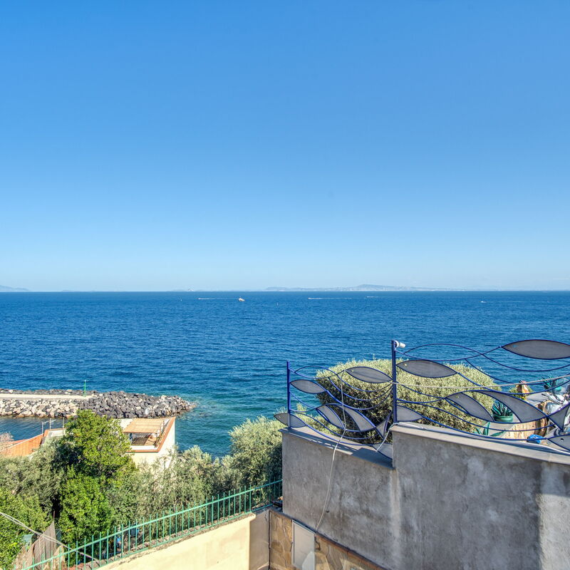 Emerald Flat – Quaint Studio, Sea Views