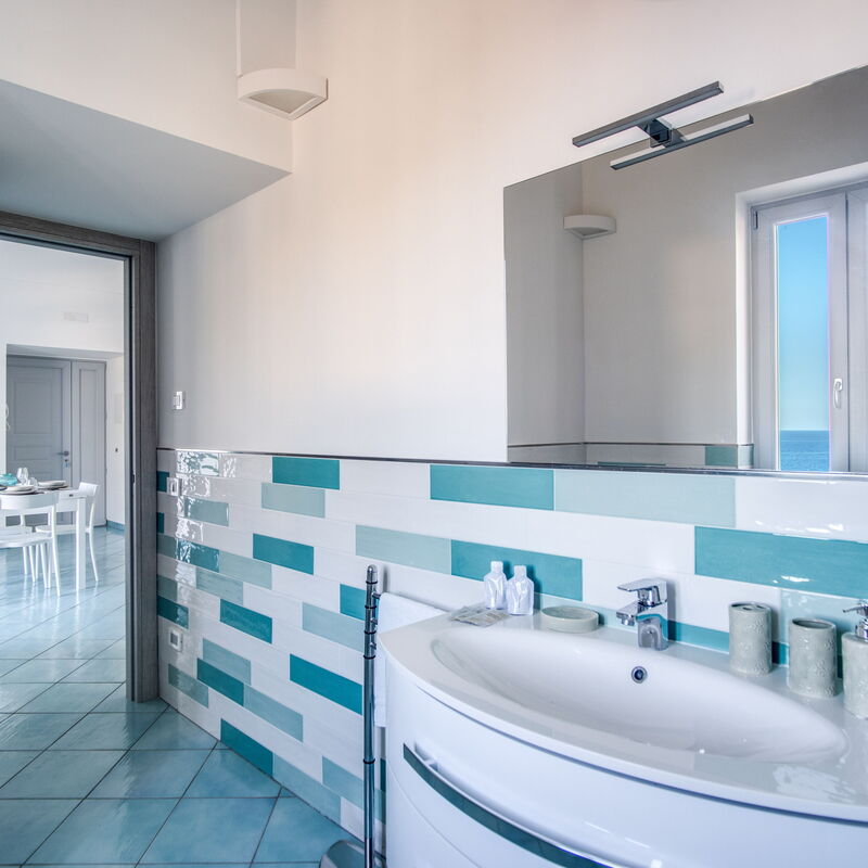 Emerald Flat – Quaint Studio, Sea Views