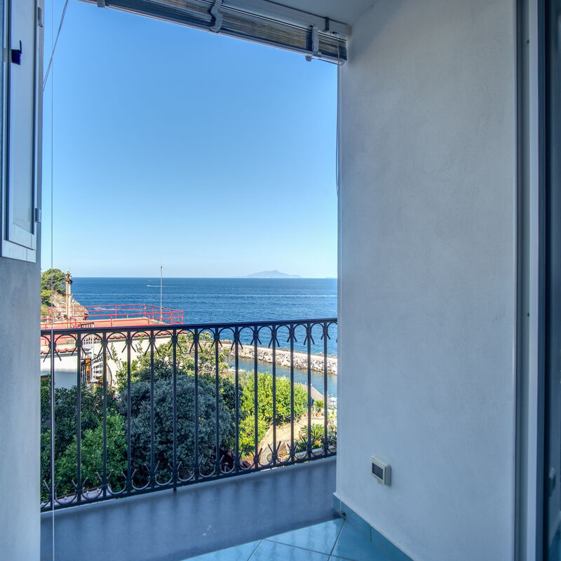 Emerald Flat – Quaint Studio, Sea Views