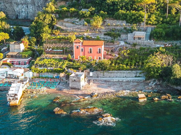 Coastal & Beachfront Retreats